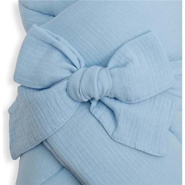 Couverture d'emmaillotage en mousseline à lacets New Baby bleue