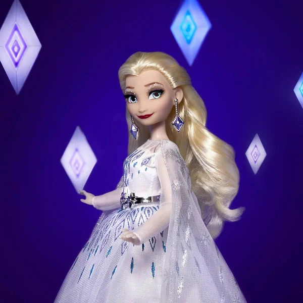 DISNEY PRINCESSE - LA REINE DES NEIGES - POUPEE ELSA STYLE SERIES HOLIDAY
