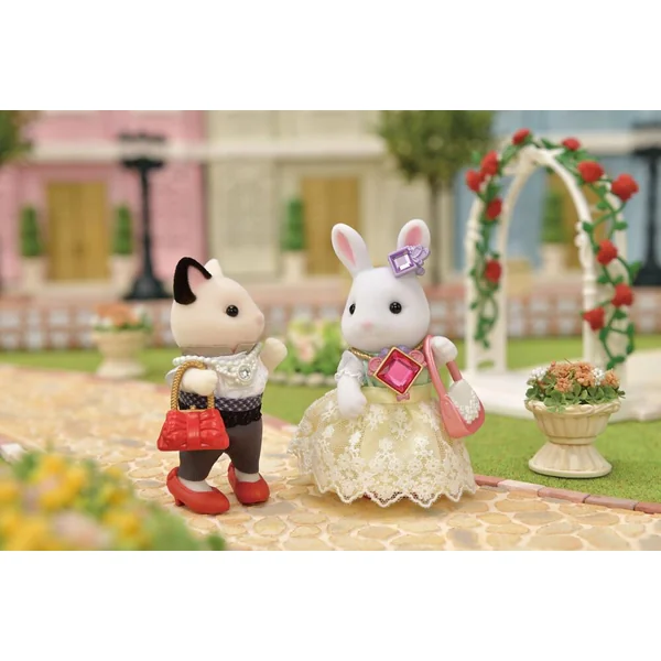 LA VALISETTE DE MODE ET GRANDE SŒUR LAPIN NEIGE - SYLVANIAN PERSONNAGES ET TENUES